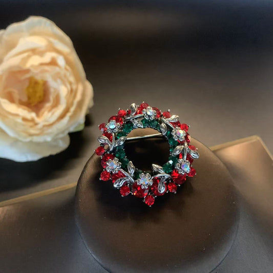 New Flower Sweet Elegance Retro Distressed Hollow Three-dimensional Brooch