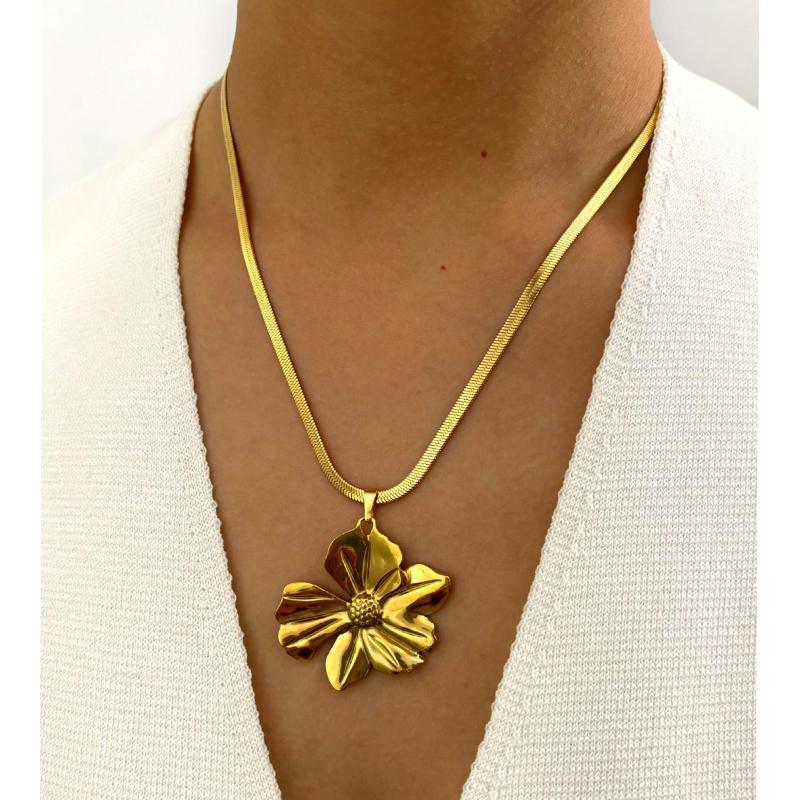 Fashion Exaggerated Cold Style Stainless Steel Large Flower Pendant Necklace
